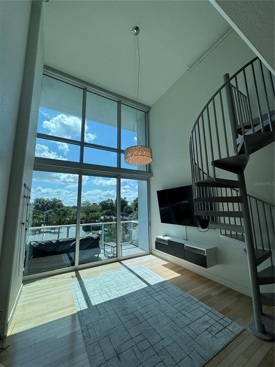 For Rent: $2,500 (1 beds, 1 baths, 943 Square Feet)