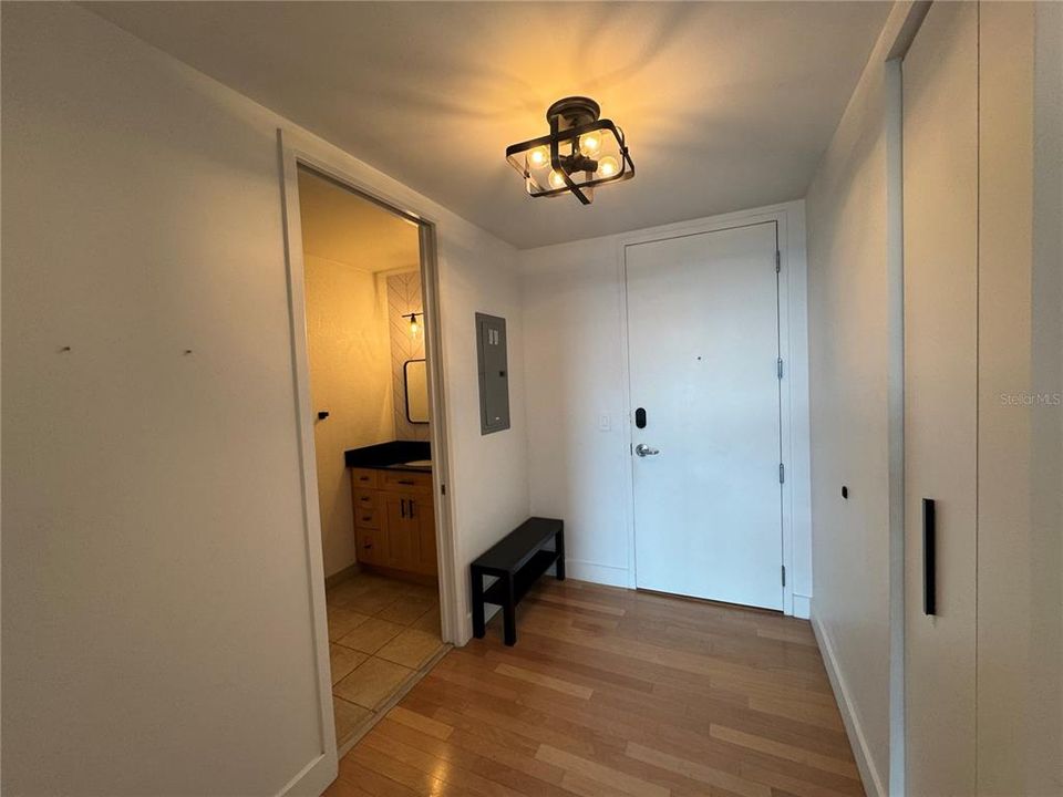 For Rent: $2,500 (1 beds, 1 baths, 943 Square Feet)
