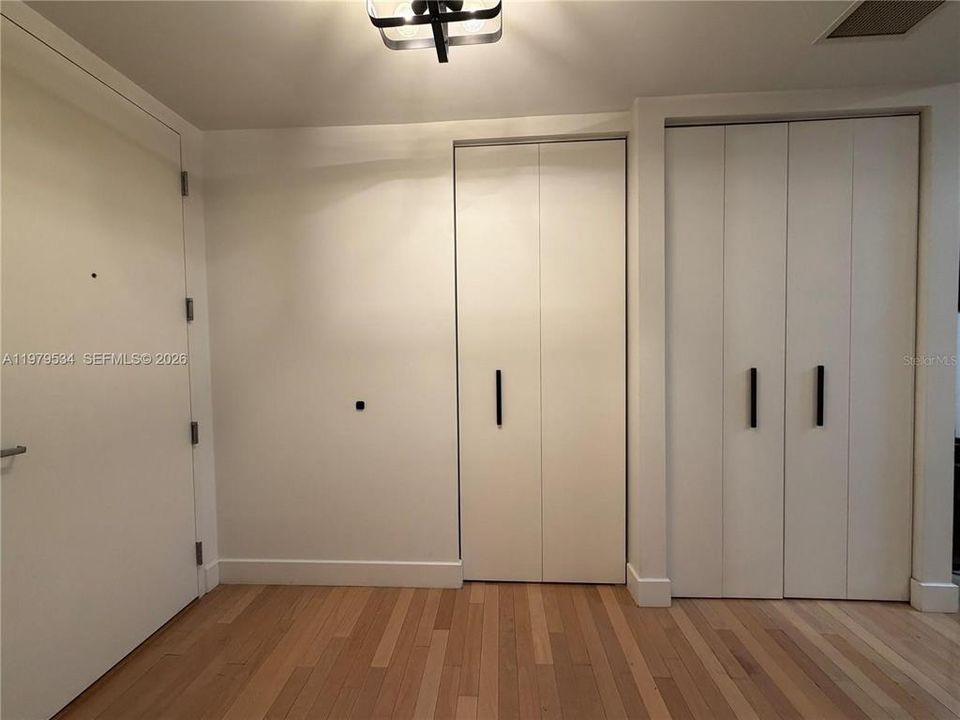For Rent: $2,500 (1 beds, 1 baths, 943 Square Feet)
