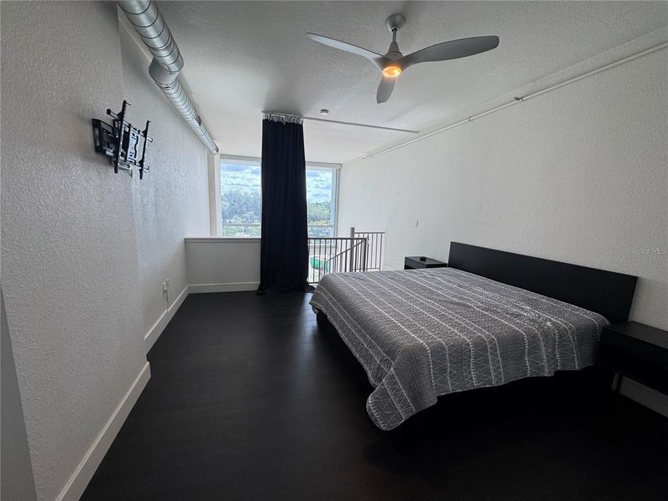 For Rent: $2,500 (1 beds, 1 baths, 943 Square Feet)