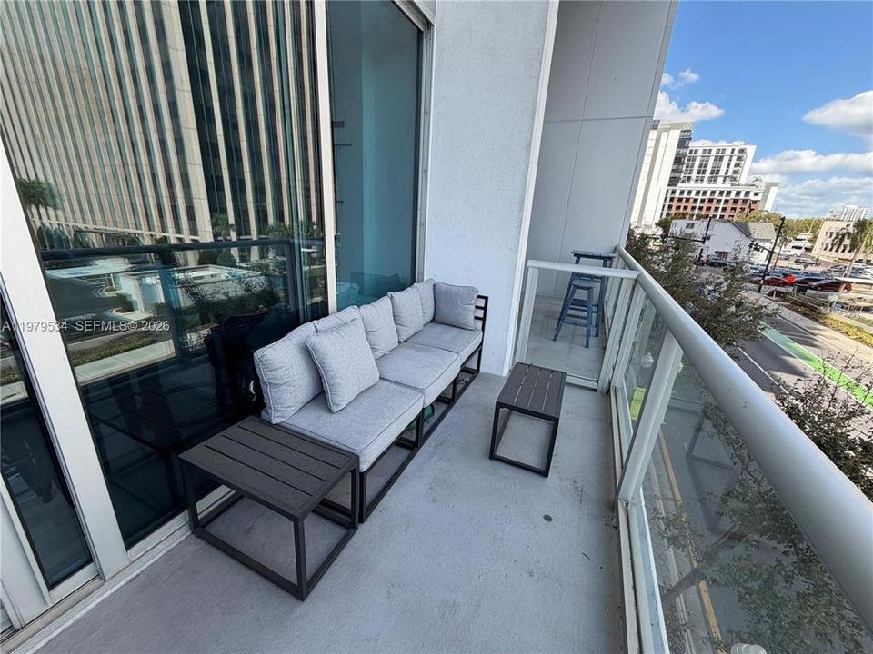 For Rent: $2,500 (1 beds, 1 baths, 943 Square Feet)