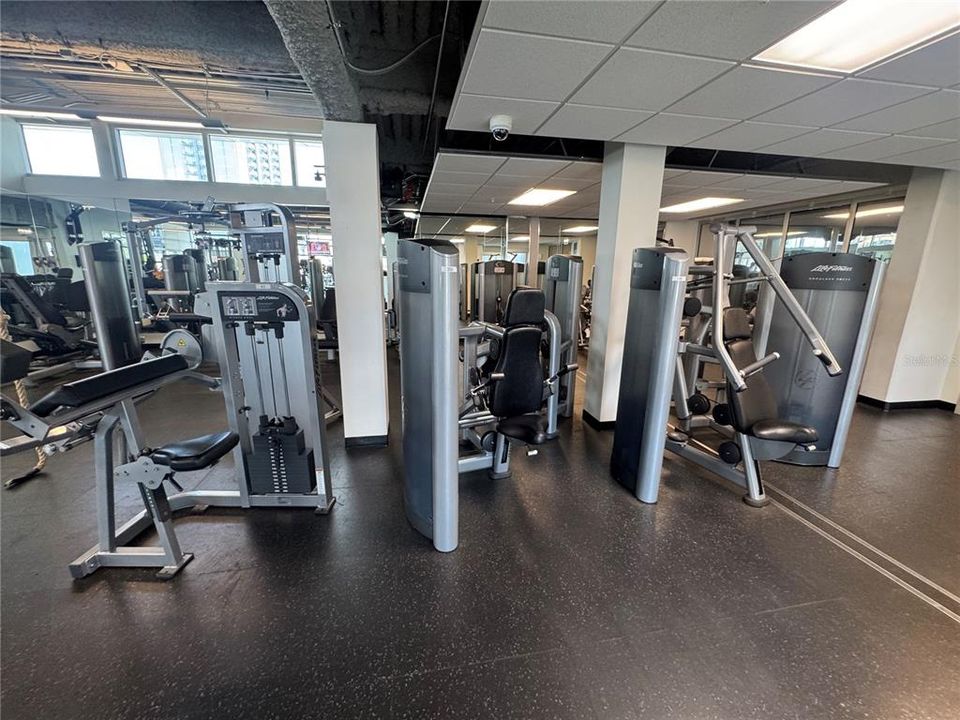 For Rent: $2,500 (1 beds, 1 baths, 943 Square Feet)
