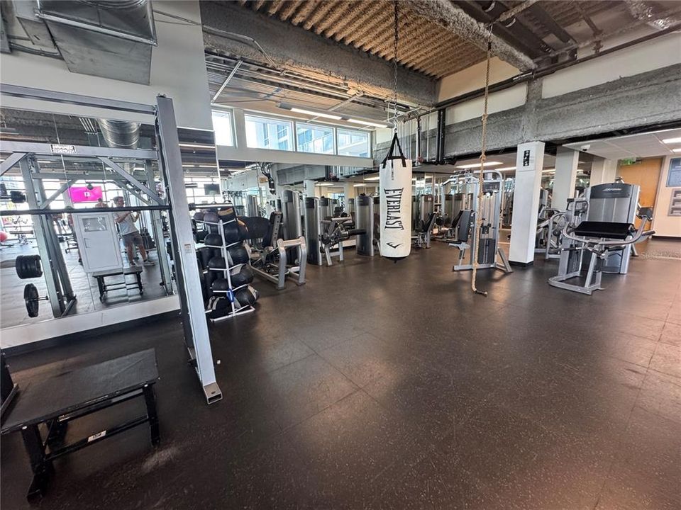For Rent: $2,500 (1 beds, 1 baths, 943 Square Feet)