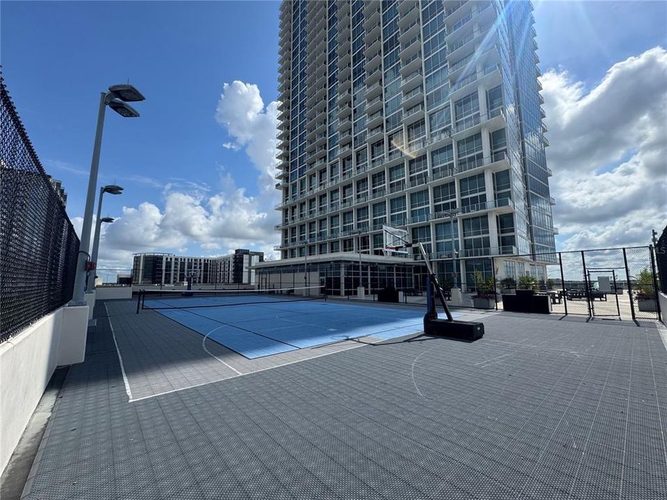 For Rent: $2,500 (1 beds, 1 baths, 943 Square Feet)