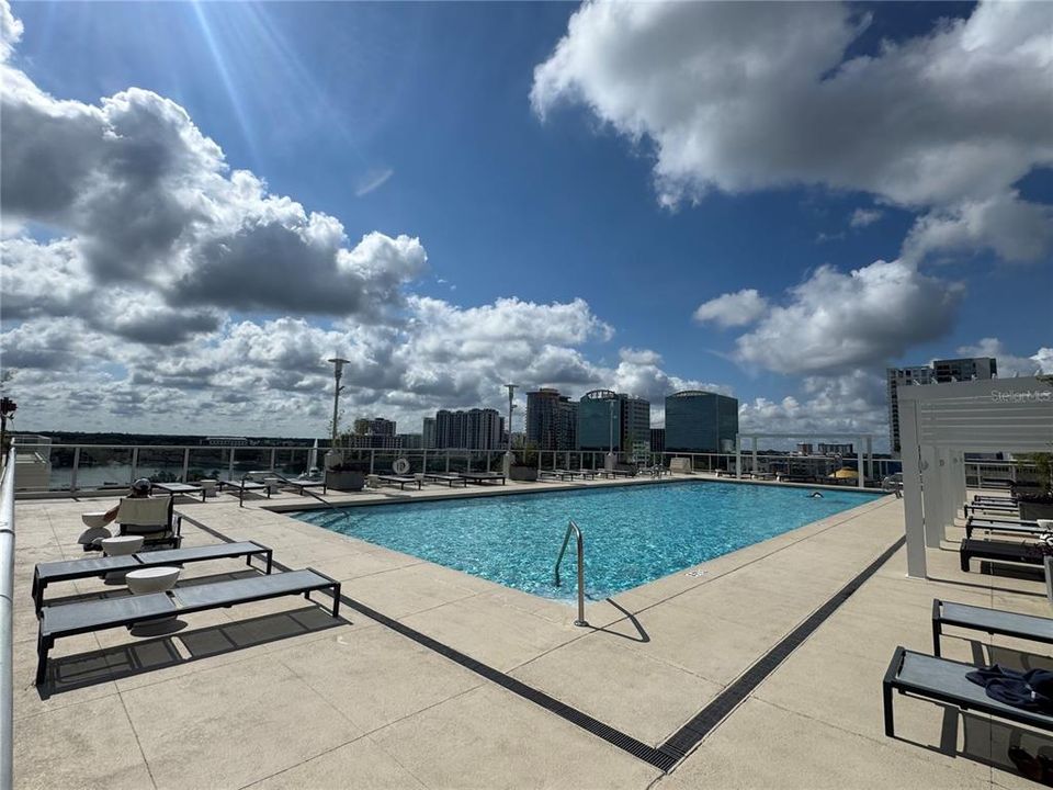 For Rent: $2,500 (1 beds, 1 baths, 943 Square Feet)