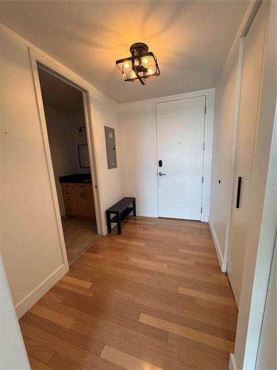 For Rent: $2,500 (1 beds, 1 baths, 943 Square Feet)