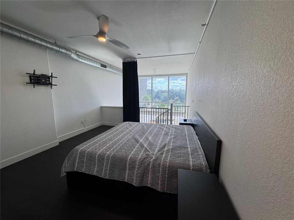 For Rent: $2,500 (1 beds, 1 baths, 943 Square Feet)