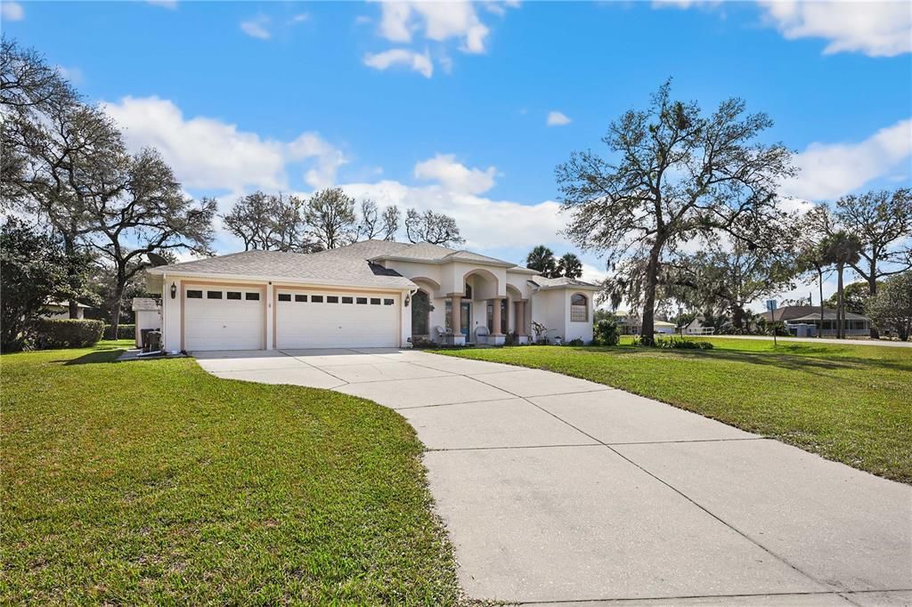 For Sale: $479,900 (3 beds, 2 baths, 2115 Square Feet)