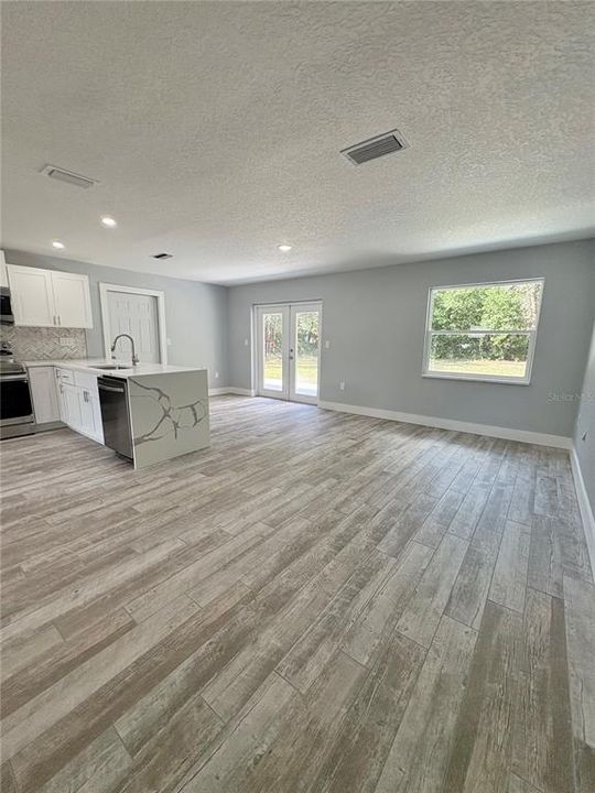 For Sale: $289,000 (3 beds, 2 baths, 1177 Square Feet)