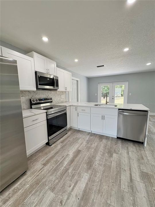 For Sale: $289,000 (3 beds, 2 baths, 1177 Square Feet)