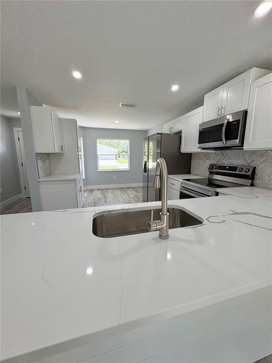 For Sale: $289,000 (3 beds, 2 baths, 1177 Square Feet)