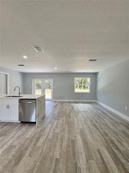 For Sale: $289,000 (3 beds, 2 baths, 1177 Square Feet)