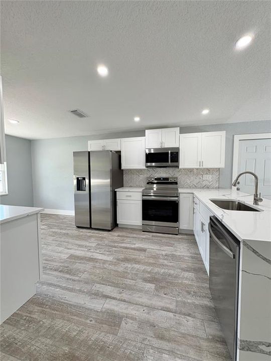 For Sale: $289,000 (3 beds, 2 baths, 1177 Square Feet)