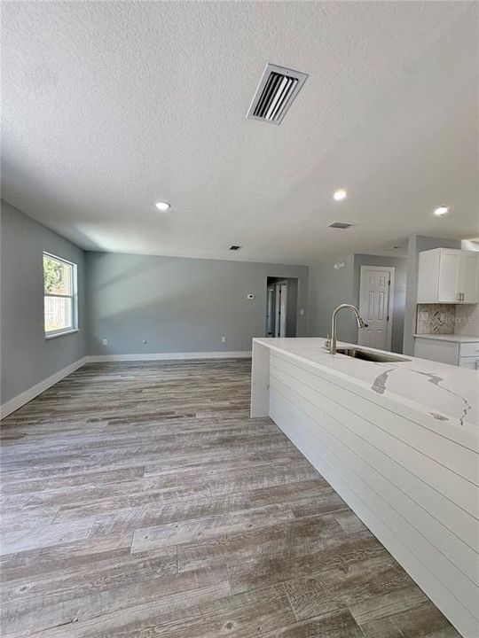 For Sale: $289,000 (3 beds, 2 baths, 1177 Square Feet)