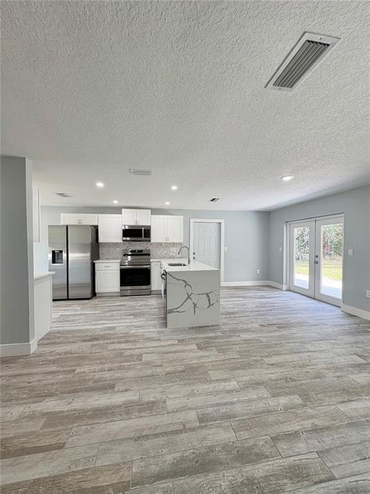 For Sale: $289,000 (3 beds, 2 baths, 1177 Square Feet)