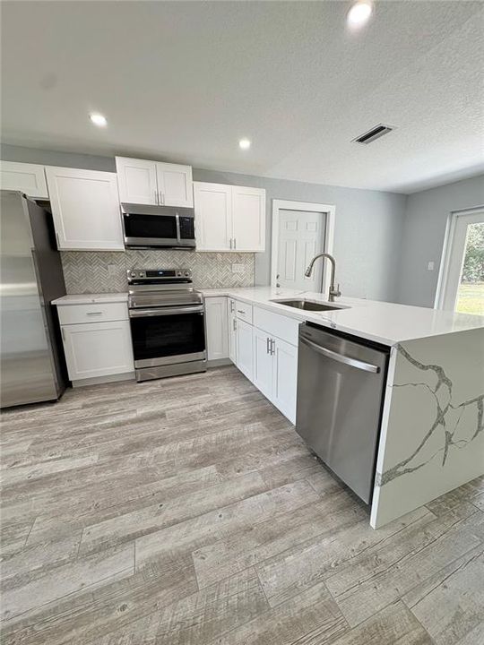 For Sale: $289,000 (3 beds, 2 baths, 1177 Square Feet)