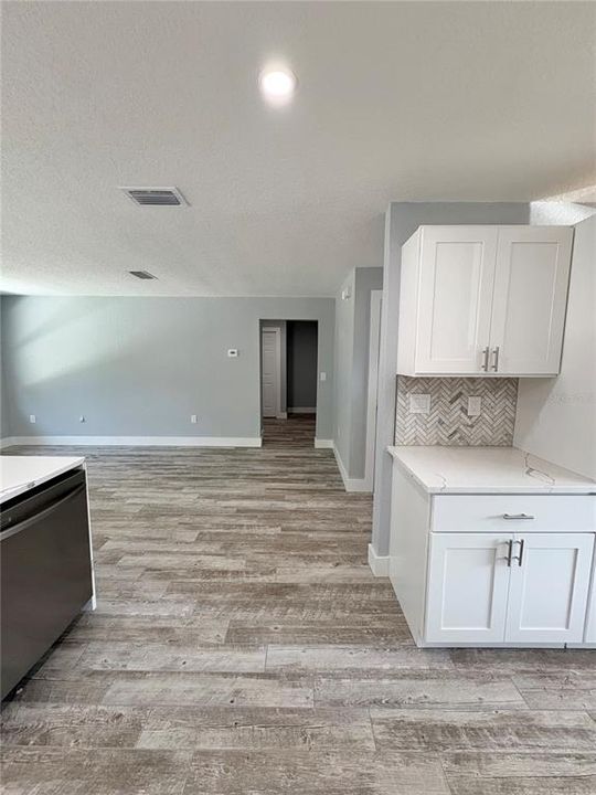 For Sale: $289,000 (3 beds, 2 baths, 1177 Square Feet)