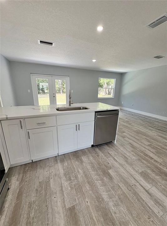 For Sale: $289,000 (3 beds, 2 baths, 1177 Square Feet)
