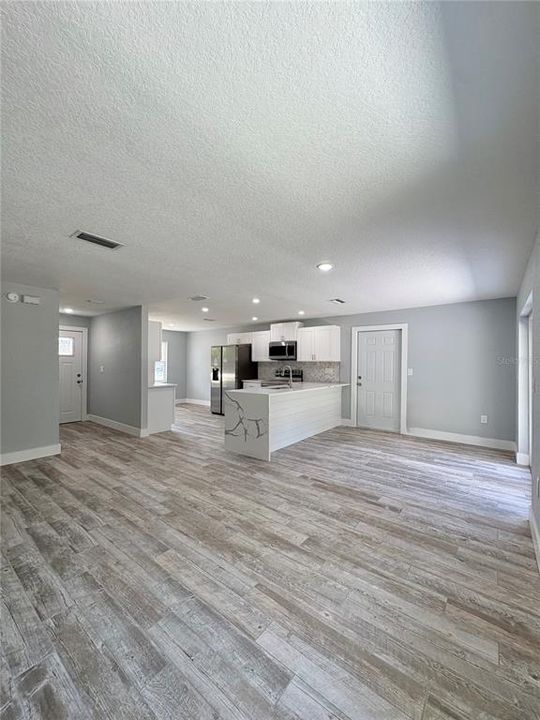 For Sale: $289,000 (3 beds, 2 baths, 1177 Square Feet)