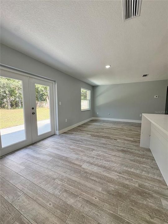 For Sale: $289,000 (3 beds, 2 baths, 1177 Square Feet)