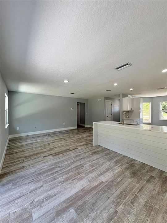For Sale: $289,000 (3 beds, 2 baths, 1177 Square Feet)