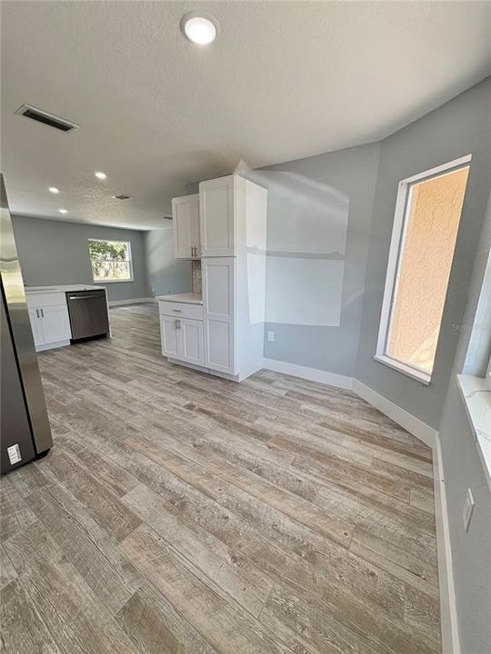 For Sale: $289,000 (3 beds, 2 baths, 1177 Square Feet)