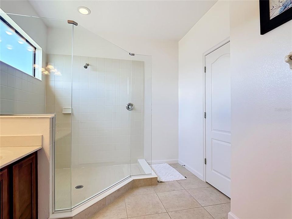 For Sale: $575,000 (7 beds, 8 baths, 3565 Square Feet)