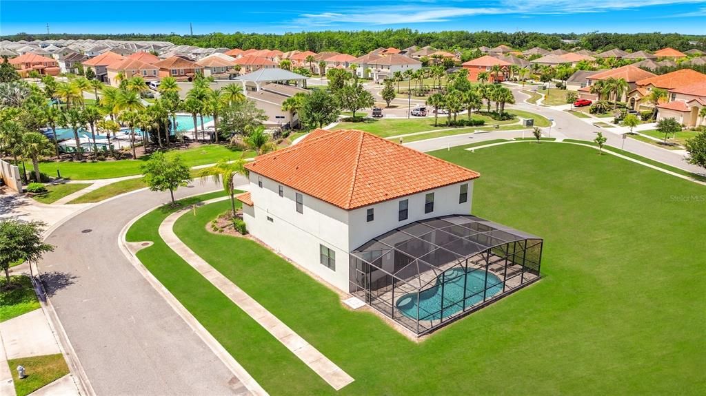 For Sale: $575,000 (7 beds, 8 baths, 3565 Square Feet)