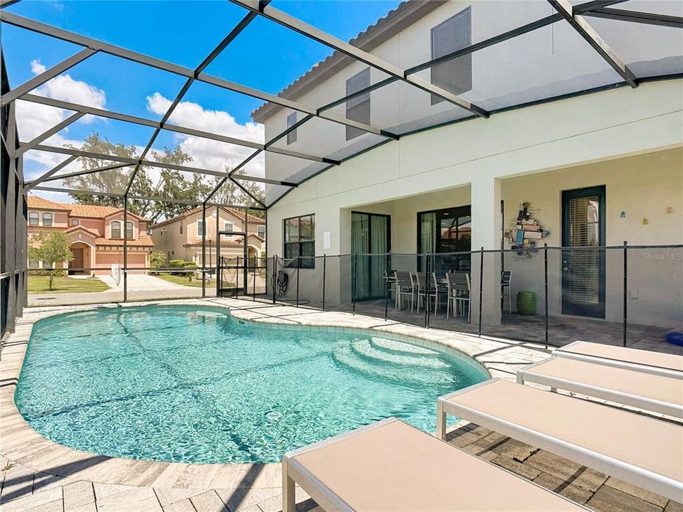 For Sale: $575,000 (7 beds, 8 baths, 3565 Square Feet)