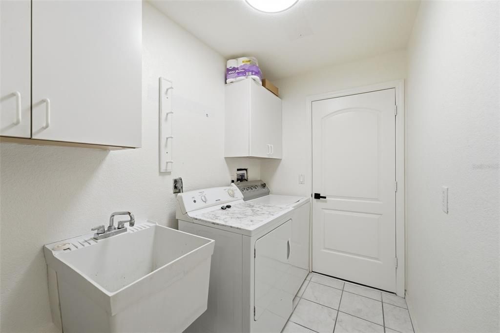 For Sale: $449,000 (3 beds, 2 baths, 1792 Square Feet)