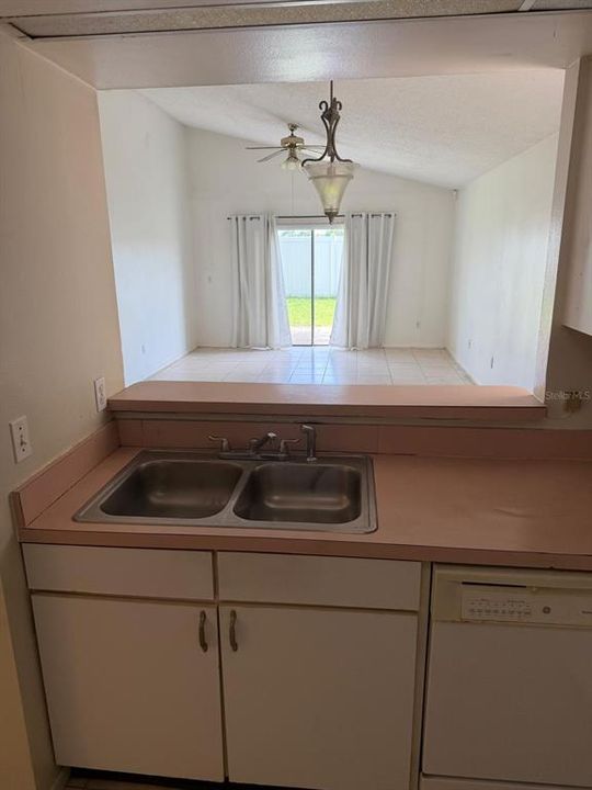 На продажу: $340,000 (3 спален, 2 ванн, 1341 Квадратных фут)