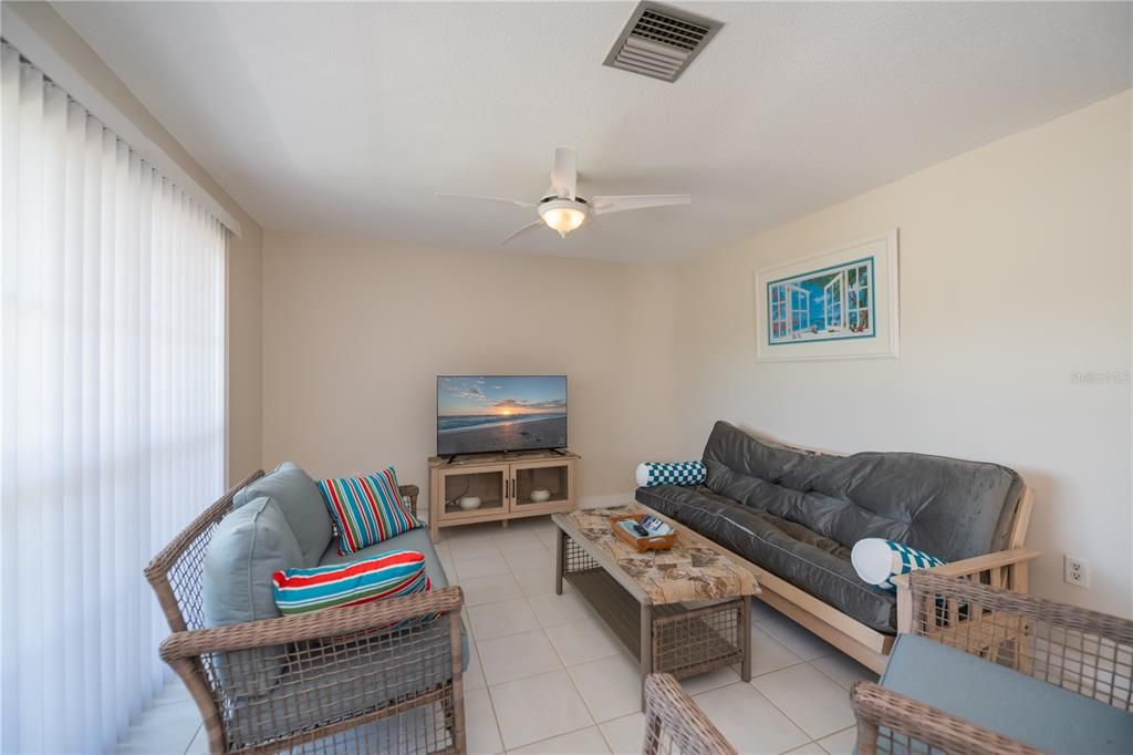En Venta: $329,900 (2 camas, 2 baños, 1187 Pies cuadrados)