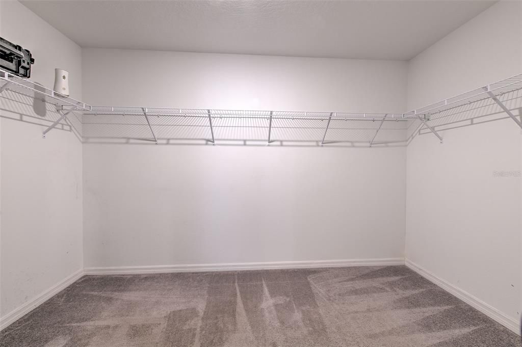 For Sale: $349,900 (4 beds, 2 baths, 1935 Square Feet)