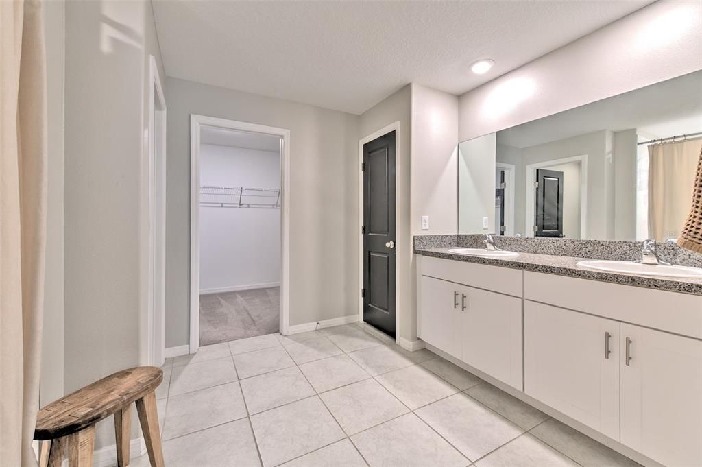 For Sale: $349,900 (4 beds, 2 baths, 1935 Square Feet)