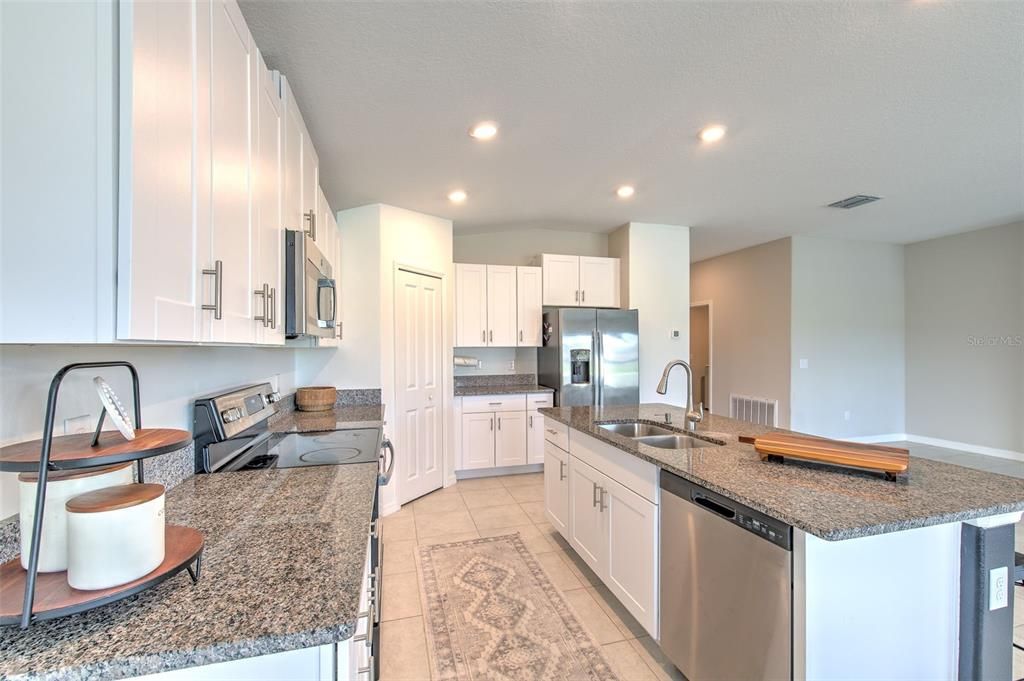 For Sale: $349,900 (4 beds, 2 baths, 1935 Square Feet)