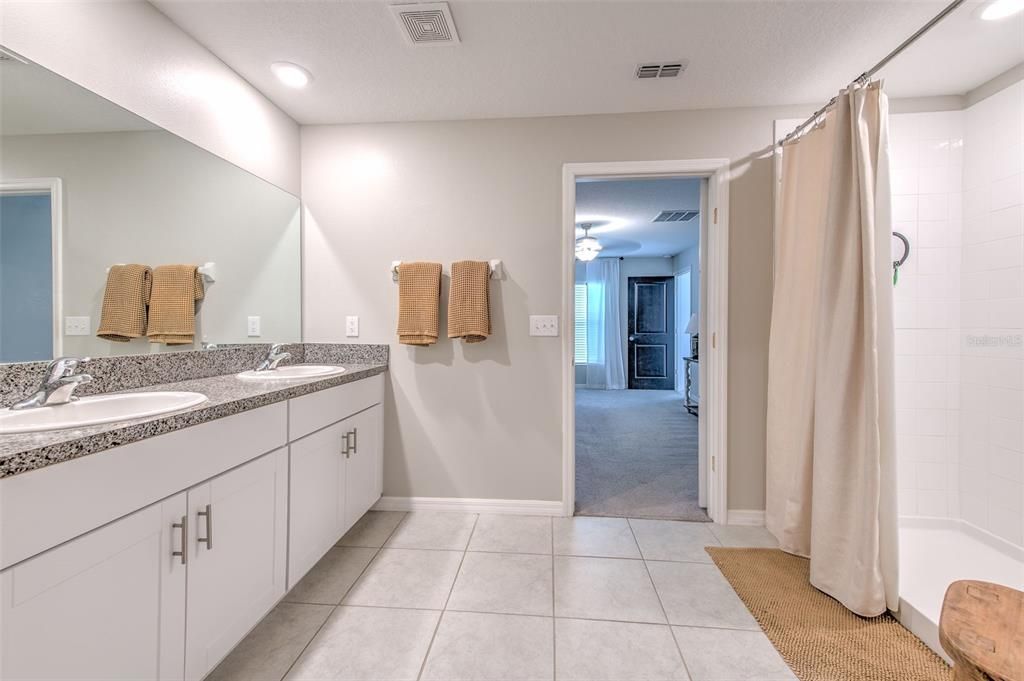 For Sale: $349,900 (4 beds, 2 baths, 1935 Square Feet)