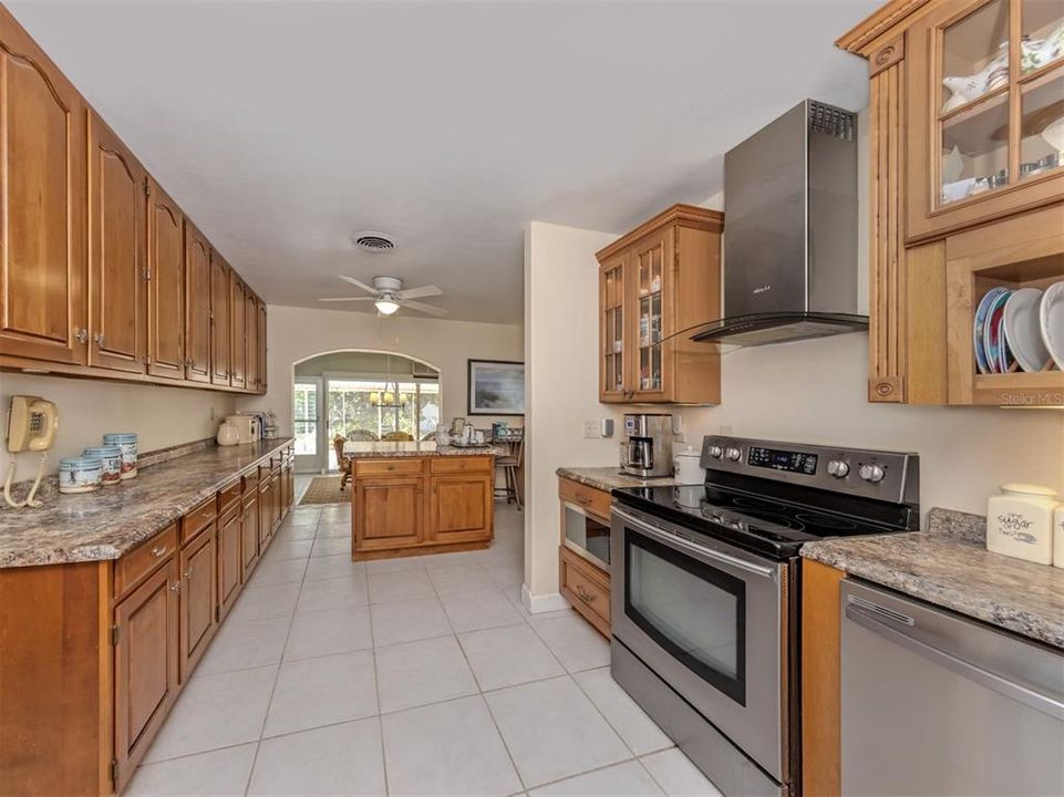 На продажу: $559,900 (2 спален, 2 ванн, 1778 Квадратных фут)