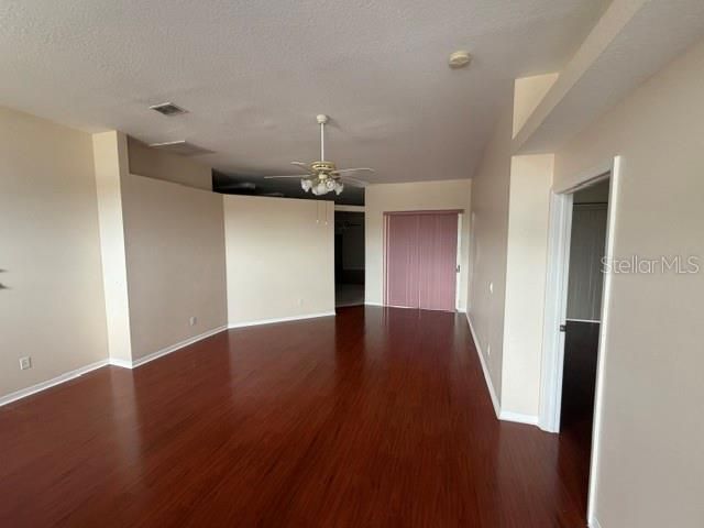 En Renta: $2,950 (4 camas, 3 baños, 2100 Pies cuadrados)