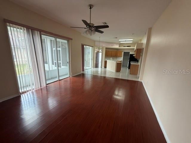En Renta: $2,950 (4 camas, 3 baños, 2100 Pies cuadrados)