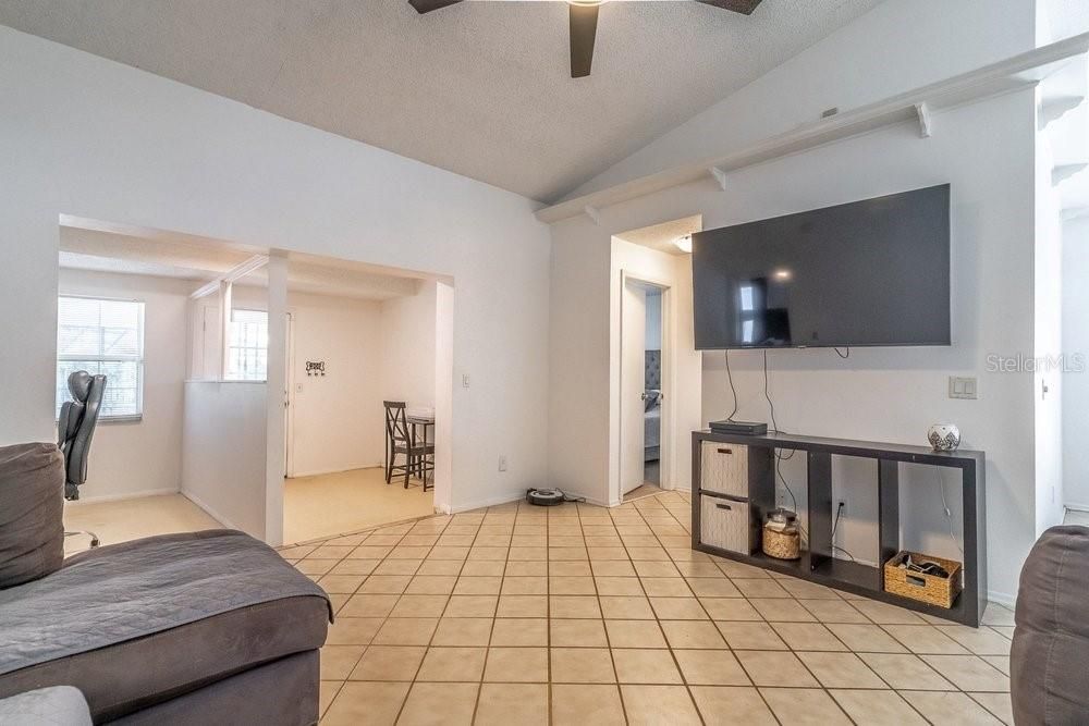En Venta: $335,000 (2 camas, 2 baños, 1283 Pies cuadrados)