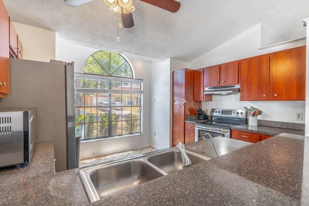 En Venta: $335,000 (2 camas, 2 baños, 1283 Pies cuadrados)