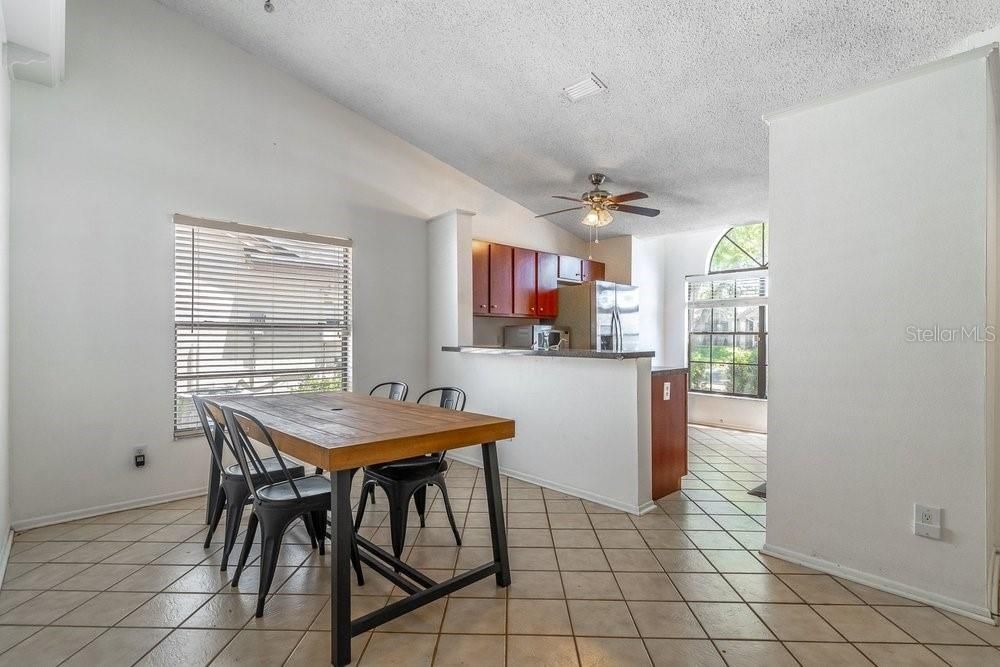 En Venta: $335,000 (2 camas, 2 baños, 1283 Pies cuadrados)