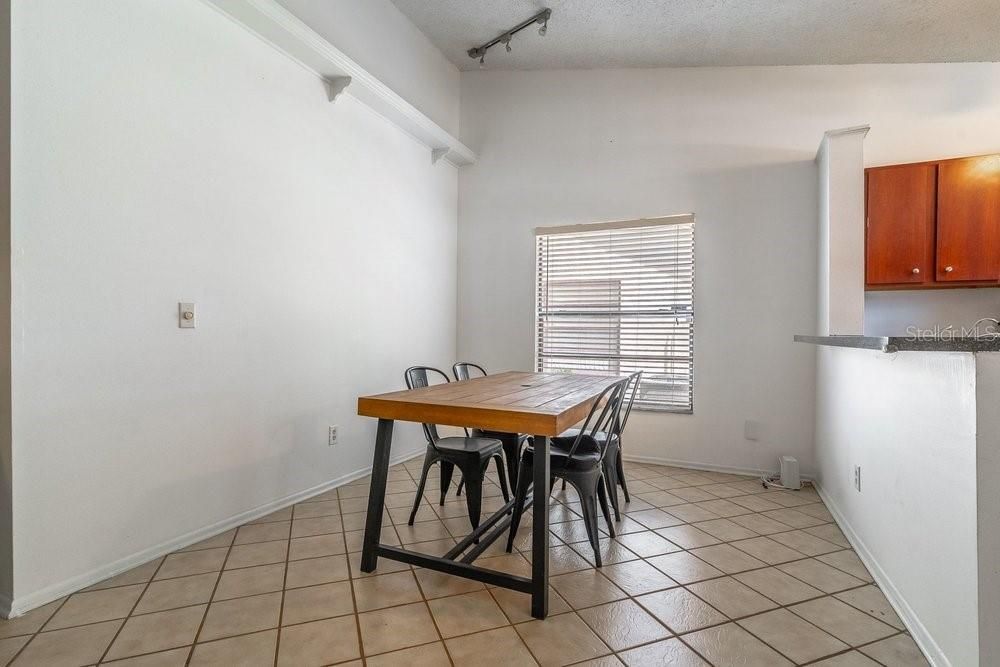 En Venta: $335,000 (2 camas, 2 baños, 1283 Pies cuadrados)