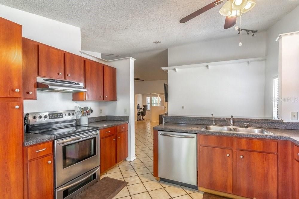 En Venta: $335,000 (2 camas, 2 baños, 1283 Pies cuadrados)