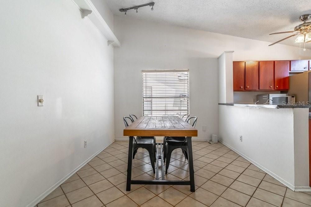 En Venta: $335,000 (2 camas, 2 baños, 1283 Pies cuadrados)