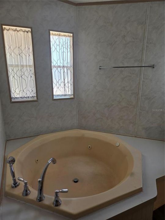 For Rent: $1,600 (3 beds, 2 baths, 1568 Square Feet)