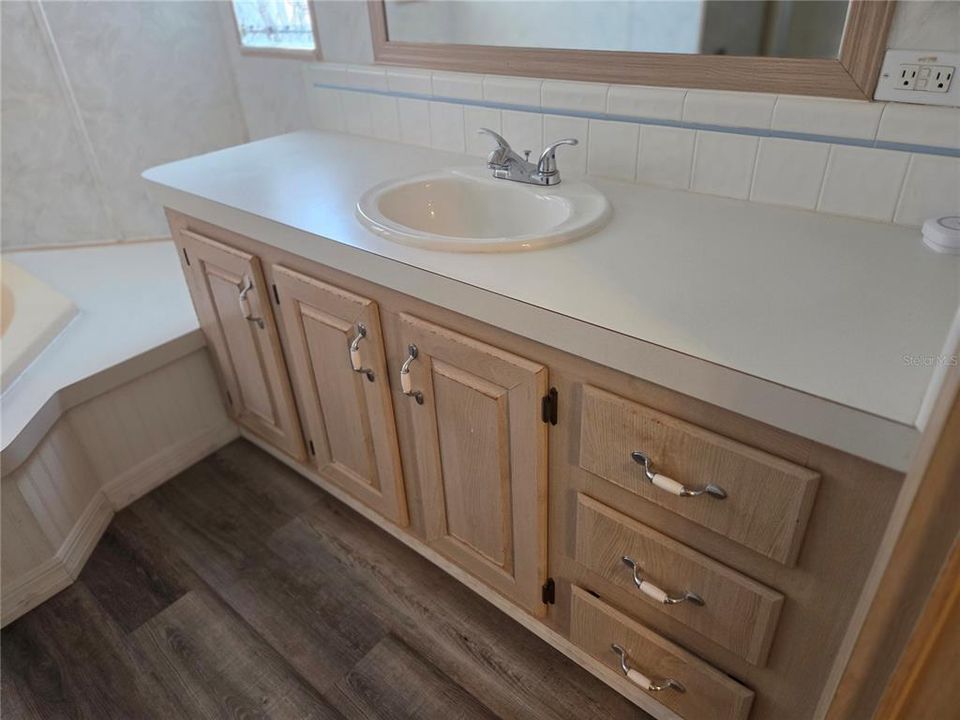 For Rent: $1,600 (3 beds, 2 baths, 1568 Square Feet)