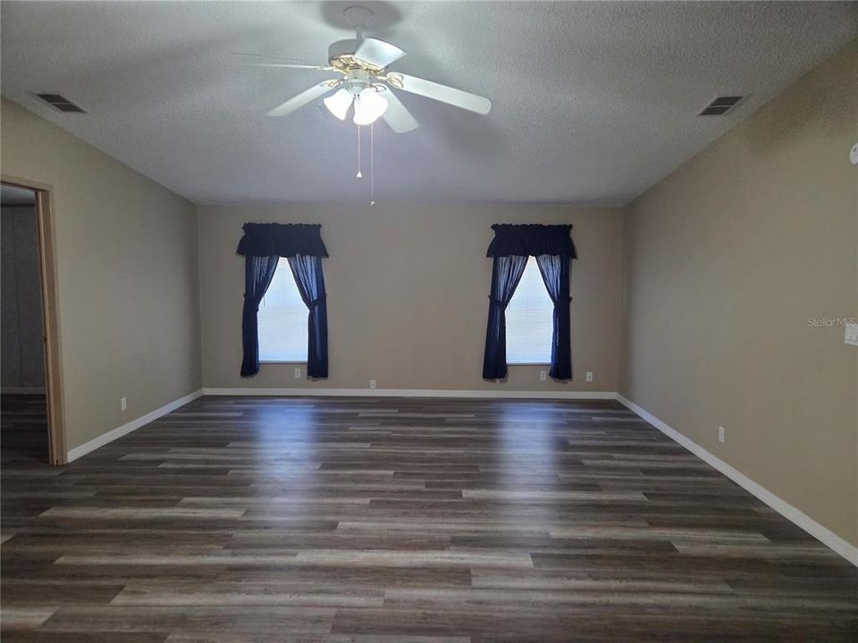 For Rent: $1,600 (3 beds, 2 baths, 1568 Square Feet)