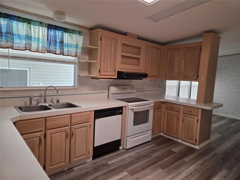 For Rent: $1,600 (3 beds, 2 baths, 1568 Square Feet)
