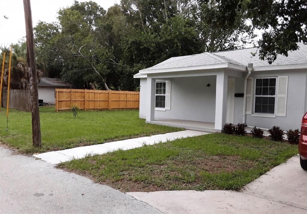 For Sale: $270,000 (2 beds, 1 baths, 690 Square Feet)